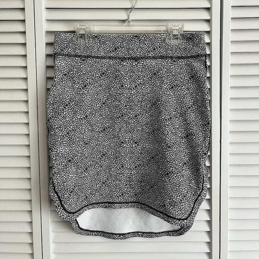 Lululemon City Skirt grey, black & white floral size 4 rare